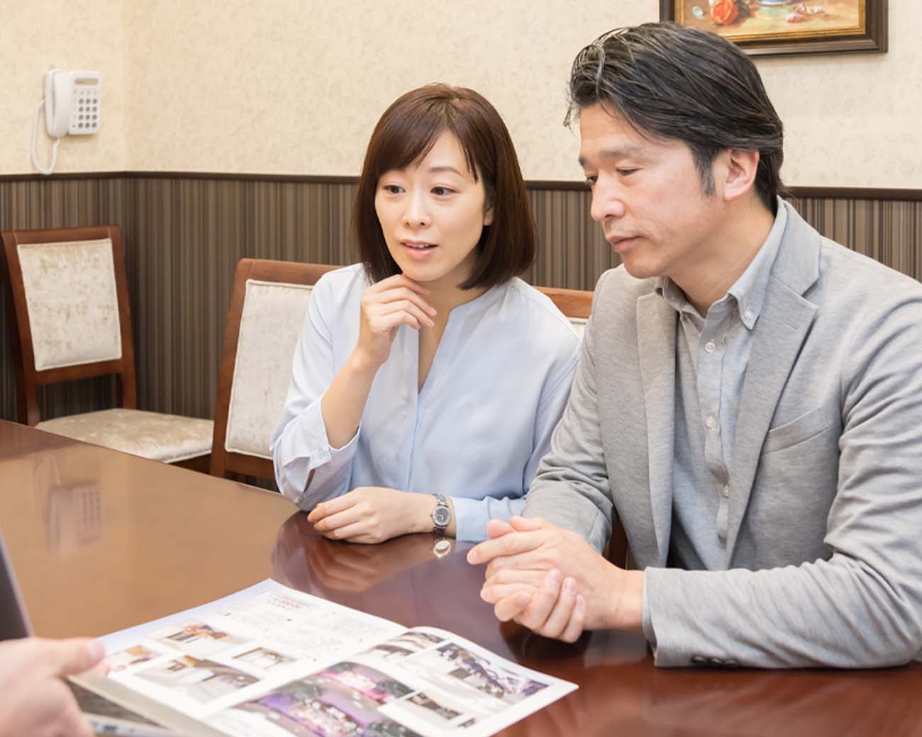 ホームページ制作のプロであるホームページ制作会社にご相談することをお勧めします。